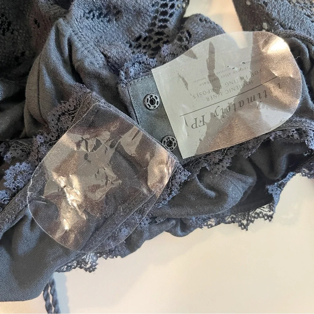 •FREE PEOPLE• NWOT Better with Time Lace‎ Bell Sleeve Bodysuit in Black Size XS
